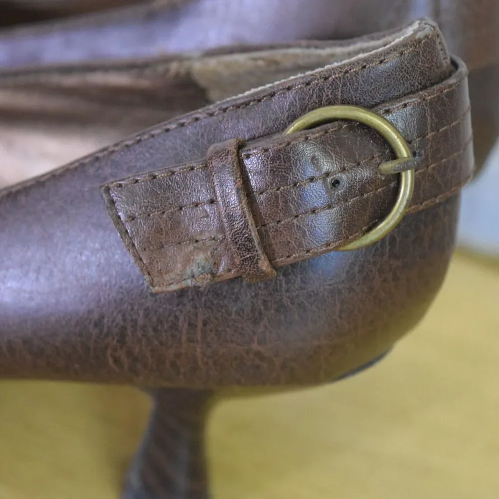 Vintage 90's 2000s Soda Brown Faux Leather Kitten Heels Size 7 Y2K Grunge Buckle